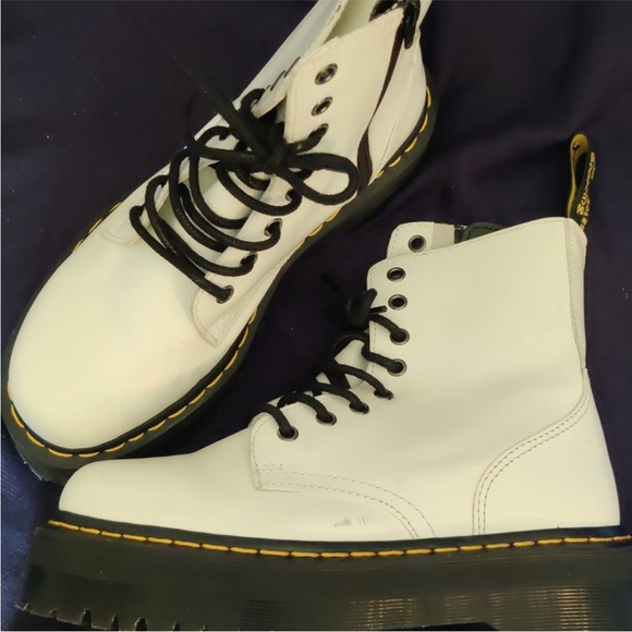 Dr Martens Air Wair Boots NWOT Size 8 Platform Bex - Picture 3 of 9